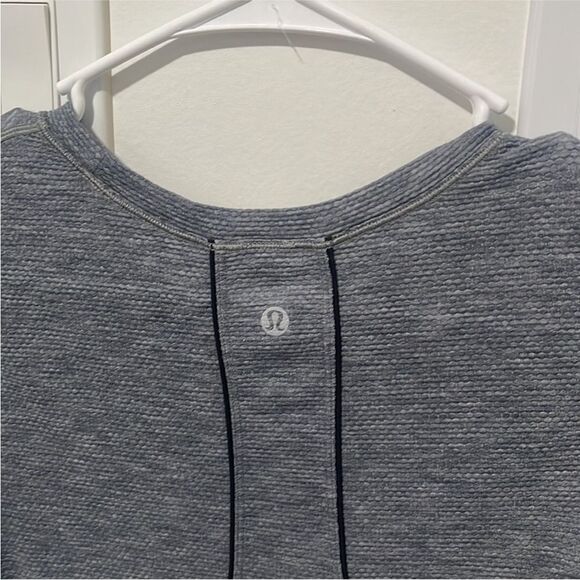 Lululemon Go The Distance Heather Black/Gray Short Sleeve Tee - Picture 6 of 6